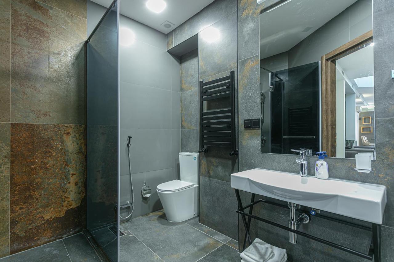 Luxe In Center Apartment