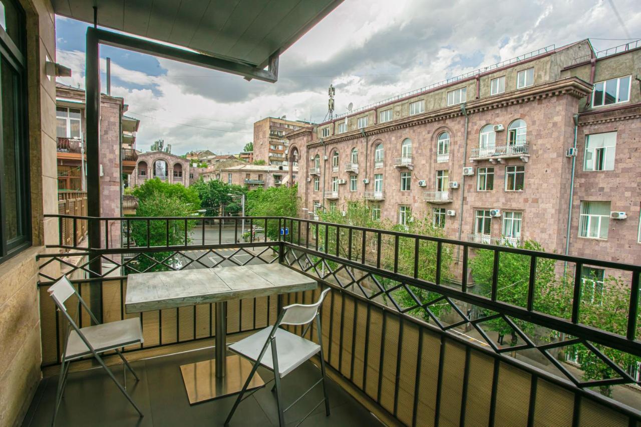Luxe In Center Apartment