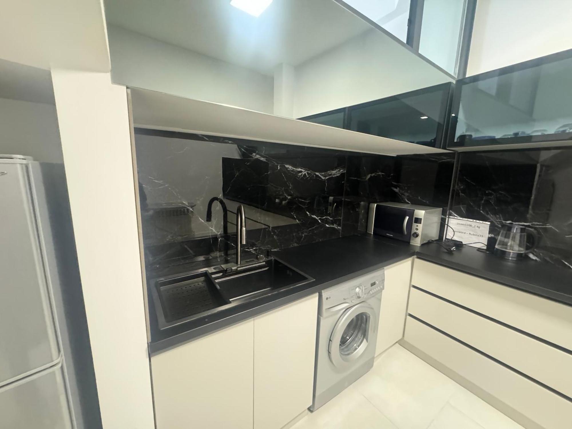Luxe In Center Apartment *